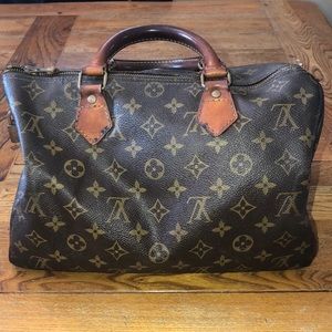 A vintage Speedy 30 LOUIS VUITTON.